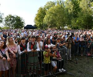 Tłumy na dożynkach w Olsztynku. Zobacz, jak bawili się mieszkańcy Warmii i Mazur [ZDJĘCIA]
