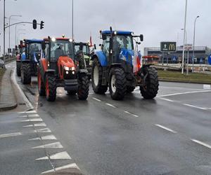 Trwa protest rolników. Drogi na Pomorzu są sparaliżowane. Gdzie trwają utrudnienia? 