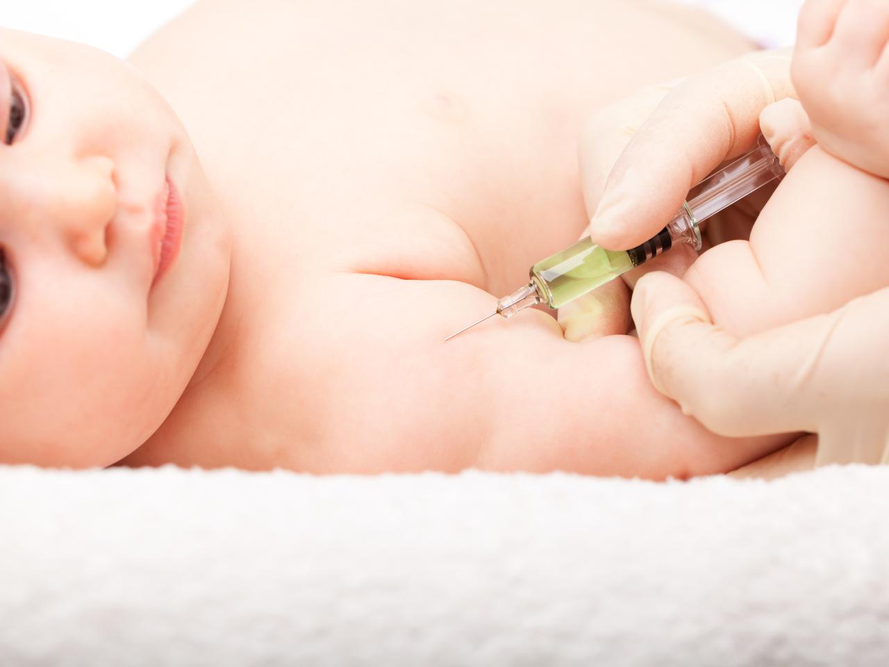 Szczepionka 5w1. Cena, rodzaje, zalety szczepionek 5w1