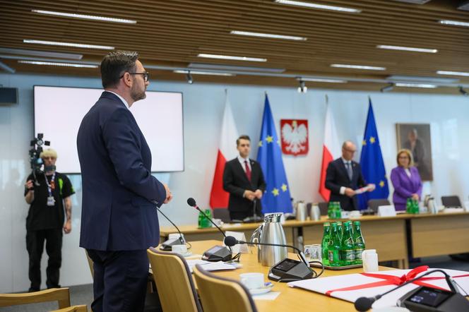 Daniel Obajtek zeznaje na komisji śledczej ws. afery wizowej