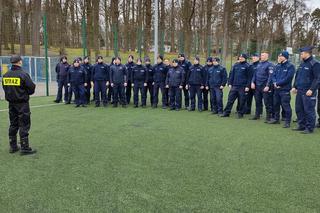 Ćwiczenia policji na stadionie w Iławie