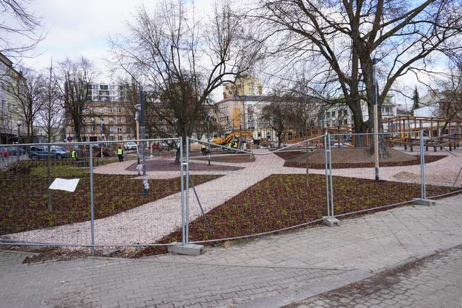 Roboty na Skwerze Ireny Sendlerowej w Kielcach