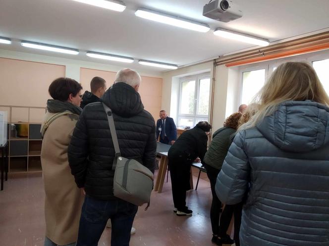 Wybory 2023. W lokalach wyborczych pojawiło się wielu łodzian