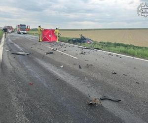 Tragiczny wypadek w Bieńkowicach. Nie żyje kierowca osobówki