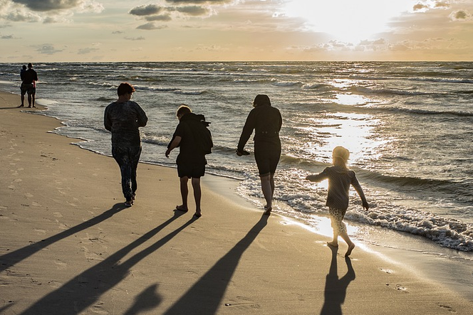 Mielno: 4-letnie dziecko zniknęło na plaży. Dziewczynka przeszła kilometr, zanim ją odnaleziono