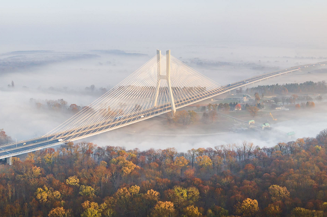 Most Rędziński w listopadowy poranek