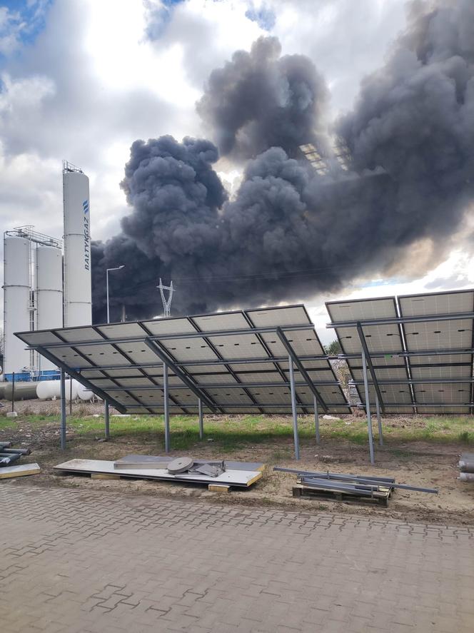 Ogromny pożar na Osowej Górze w Bydgoszczy! Na miejscu kilkanaście zastępów straży pożarnej [ZDJĘCIA]