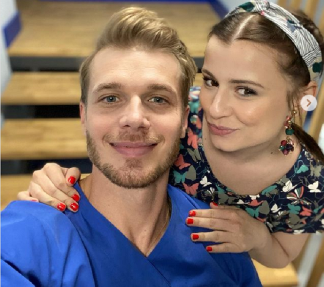 Na dobre i na złe po wakacjach 2021. Maks Beger (Tomasz Ciachorowski), Halinka (Joanna Jarmołowicz) 