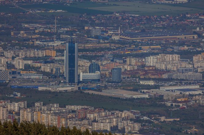 Złote kopuły i majestatyczne góry niecałe dwie godziny od Krakowa. Wystartowały loty na świetny city break 