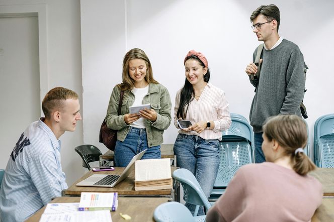 TECHNIKUM NR 9 W ZESPOLE SZKÓŁ POLITECHNICZNYCH IM. KOMISJI EDUKACJI NARODOWEJ - Łódź