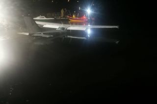 Awionetka runęła do jeziora międzybrodzkiego w Żywcu. Pilot uratowany, awionetka również