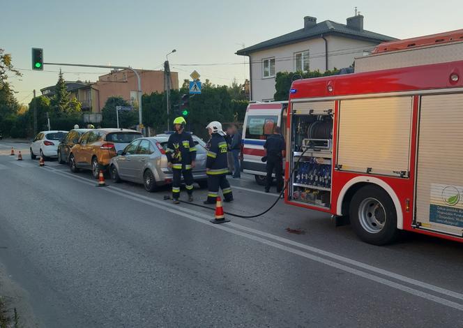 Piastów. Pijany kierowca skasował cztery samochody! Mężczyzna został zabrany do szpitala na badania