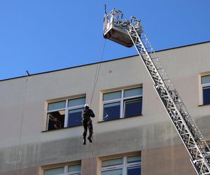 Strażacy z woj. lubelskiego odwiedzili pacjentów Uniwersyteckiego Szpitala Dziecięcego w Lublinie