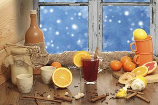 Rozgrzewająca herbata poprawiająca nastrój: przepis na jesień i zimę