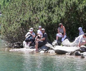Turyści w drodze na Morskie Oko