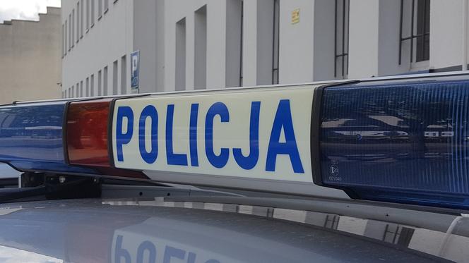 Zelów: 57-latek chciał ukraść wódkę, zaatakował ochronę i groził śmiercią