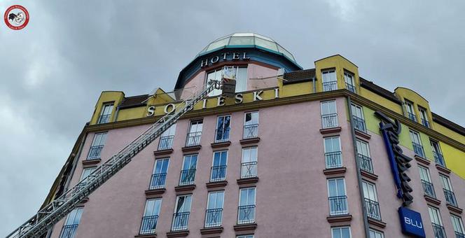 Desperat chciał skoczyć z dachu hotelu Sobieski