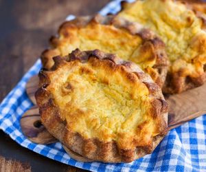 Tak w Finlandii robi się pierogi z piekarnika. Ten przepis od razu mnie zachwycił 