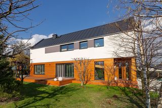 Ile kosztuje ocieplenie domu 100 m² 2024? Cena ocieplenia za 1m². Robocizna - koszt