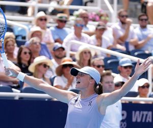 Iga Świątek wygrała z Jeleną Rybakiną.  Awansowała do finału turnieju WTA 1000 w Cincinnati