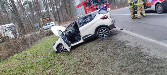 Wypadek na drodze krajowej. Zderzyły się ze sobą cztery pojazdy