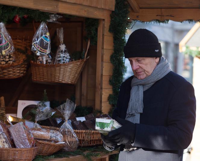 NIESIOŁOWSKI BUSZUJE NA JARMARKU