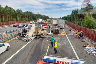 ŁÓDZKIE. Potężny karambol na A2. Autostrada w kierunku Warszawy zablokowana [ZDJĘCIA]