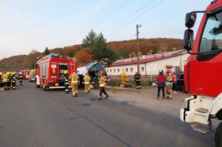 Wypadek autokaru w Grabownicy Starzeńskiej! Poszkodowanych jest kilka osób [WIDEO]