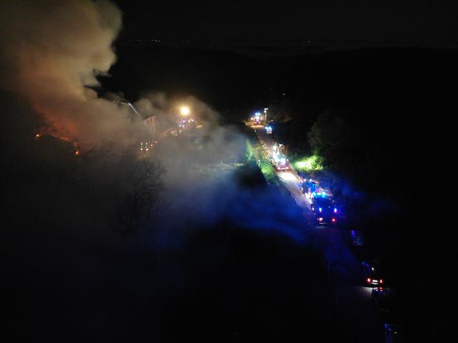 POŻAR w schronisku dla bezdomnych! TRWA AKCJA gaśnicza