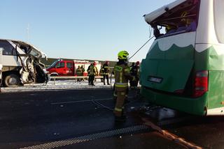 Dzieci jechały na wycieczkę. Ich autokar zderzył się z innym. Na miejscu śmigłowiec LPR