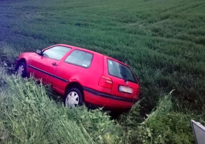 Przyjechał z Dzierżoniowa kradzionym volkswagenem. Auto rozbił więc... schował się przed policją [ZDJĘCIE]