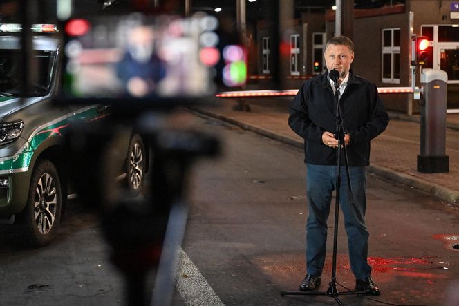 Terespol. Konferencja prasowa ministra Marcina Kierwińskiego.