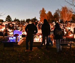 1 listopada na Cmentarzu Łostowickim w Gdańsku. Tak wygląda w dniu Wszystkich Świętych