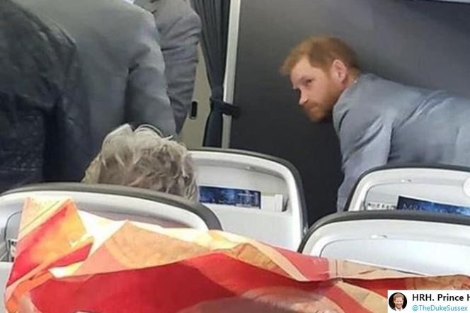 Książę Harry w samolocie