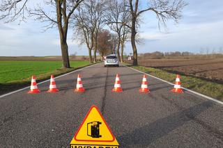 Koszmarny wypadek w Mikołajkach. W aucie znaleziono ciała dwóch osób [ZDJĘCIA]