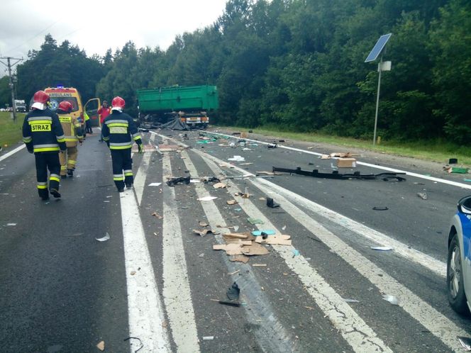 Wypadek na DK6. Zderzyły się ciężarówki