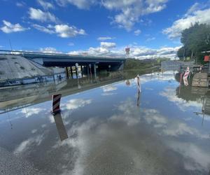 S86, węzeł Agata znów zalana. 