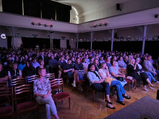 Spektakl "Masz Alternatywę" w Lesznie 