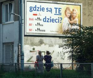Ile kosztowały billboardy „Gdzie są TE dzieci”? Fundacja wydała na nie fortunę 