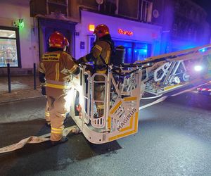 Groźny pożar w Bielsku-Białej. Sześć osób trafiło do szpitala, w tym troje dzieci