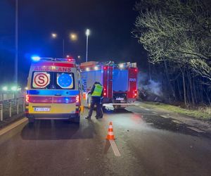 Pożar i dachowanie w Wawrze. Dramatyczny wypadek na ul. Bronisława Czecha