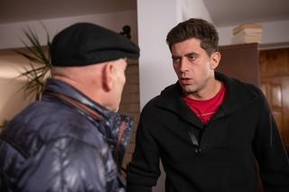 Na Wspólnej, odcinek 2833. Roman (Waldemar Obłoza), Mikołaj (Krzysztof Wieszczek)