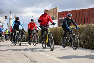 Rowerowe Topienie Marzanny w Lublinie. Lubelscy rowerzyści rozpoczęli tegoroczny sezon