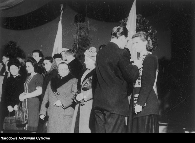 Akademia w sali Roma w Warszawie z okazji Święta Kobiet w 1948 roku