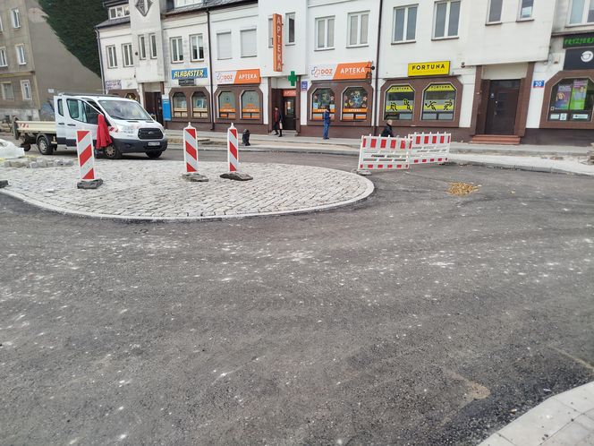Na ul. Floriańskiej w Siedlcach powstaje nowe rondo ósemkowe i nowa nawierzchnia
