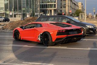 Luksusowe lamborghini roztrzaskane w centrum Warszawy