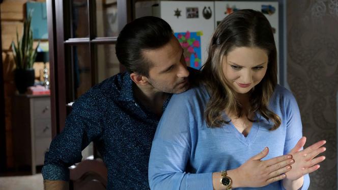 M jak miłość, odcinek 1608: Anita (Melania Grzesiewicz), Kamil (Marcin Bosak)
