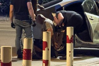 Atak ostrym narzędziem na Białołęce. Pod drzwiami pełno śladów krwi