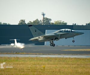 Wzruszający gest pilotów odlatujących z Radomia. Polska flaga na niebie dla „Slaba”
