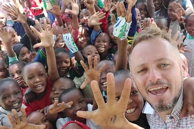 Były ksiądz Michał Misiak pomaga mieszkańcom Tanzanii. Kuria ODCINA SIĘ od jego działań!